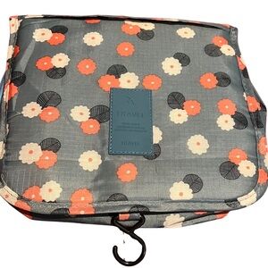 TRAVELERS toiletry travel zip up bag